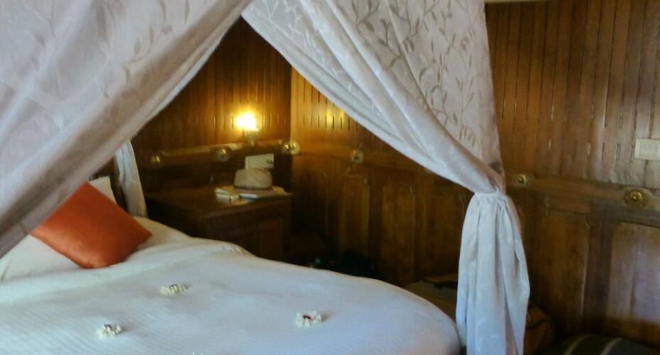 Punnamada Luxury Houseboats, Alleppey 5